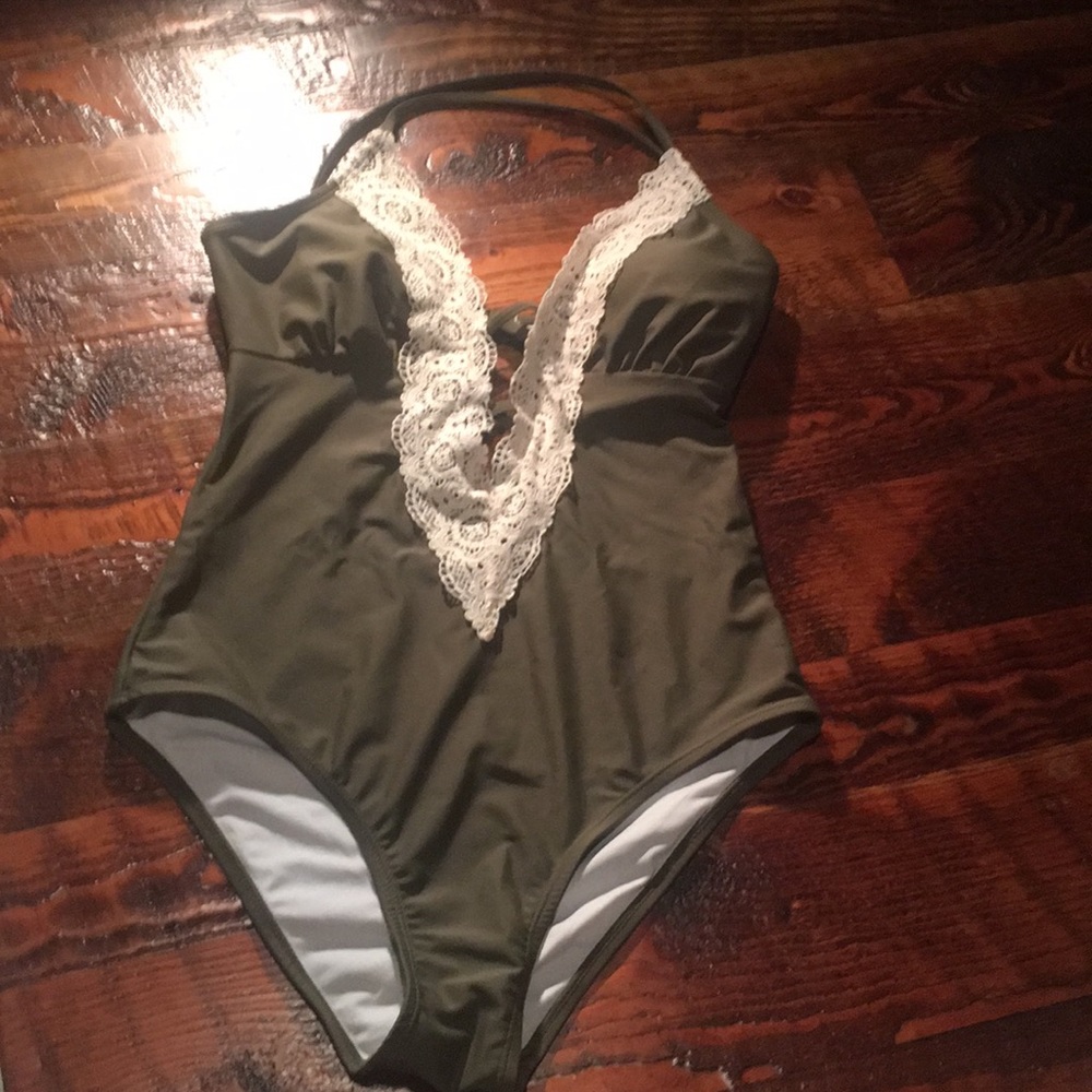 Cupshe swimsuit. M, Lacey front, Crisscross straps
